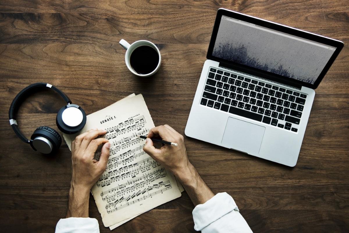 Navigating Copyright Laws to Avoid⁤ Strikes and claims